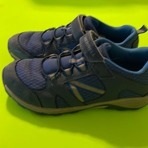 Men’s 5.5 Merrell Blue Sneakers